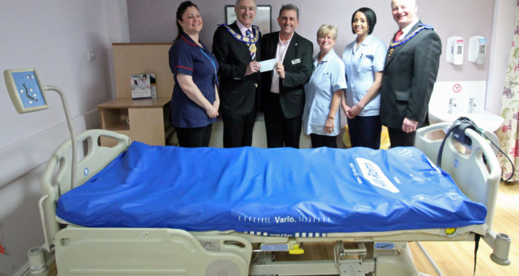 Cheshire Freemasons bed donation to St Ann's Hospice