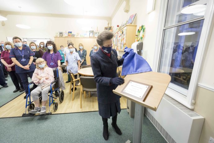 The Princess Royal unveiling plaque to commemorate the visit and the anniversary.