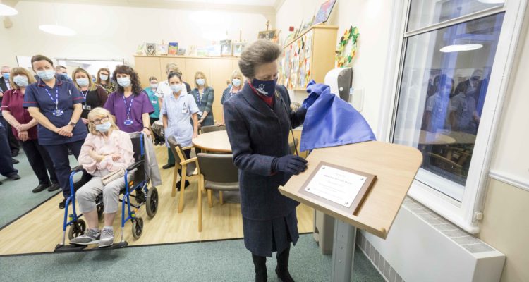 The Princess Royal unveiling plaque to commemorate the visit and the anniversary.